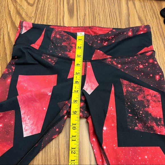 NEW alo Yoga Airbrush Legging in Volcano Space - Picture 9 of 12